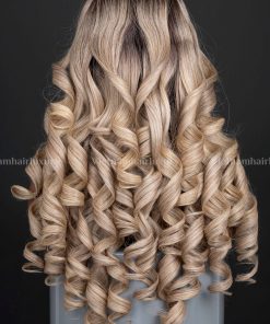 Alternative view of 26'' silver blonde layered wavy Wig