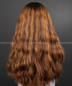 Alternative view of 20'' piano colored natural wavy Wig with 4C hairline