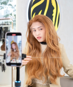 Alternative view of 20'' mix blonde wavy Frontal Wig